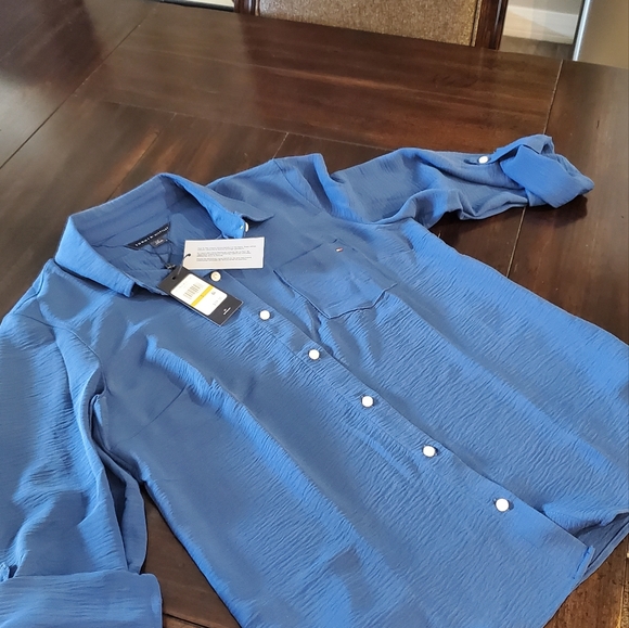 Women's Tommy Hilfiger Button Down - Picture 7 of 7